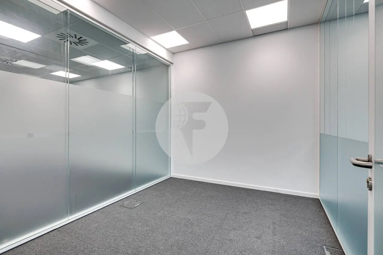 OFICINAS EN ALQUILER EN EL 22@ DE BARCELONA CON ROOFTOP - imagen 11