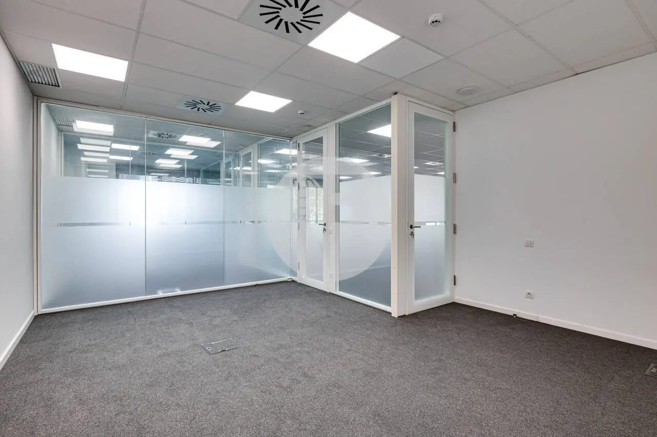 OFICINAS EN ALQUILER EN EL 22@ DE BARCELONA CON ROOFTOP - imagen 12