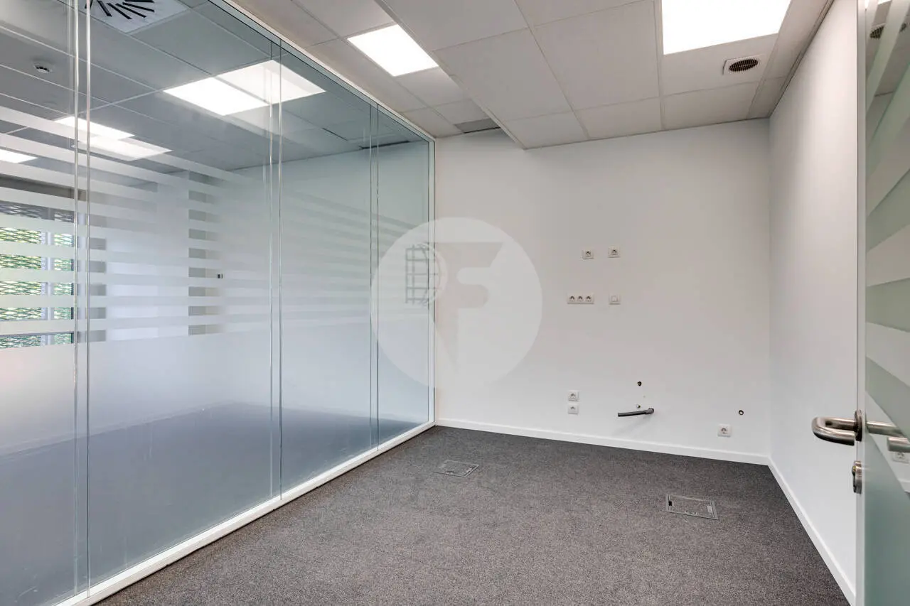 OFICINAS EN ALQUILER EN EL 22@ DE BARCELONA CON ROOFTOP - imagen 8