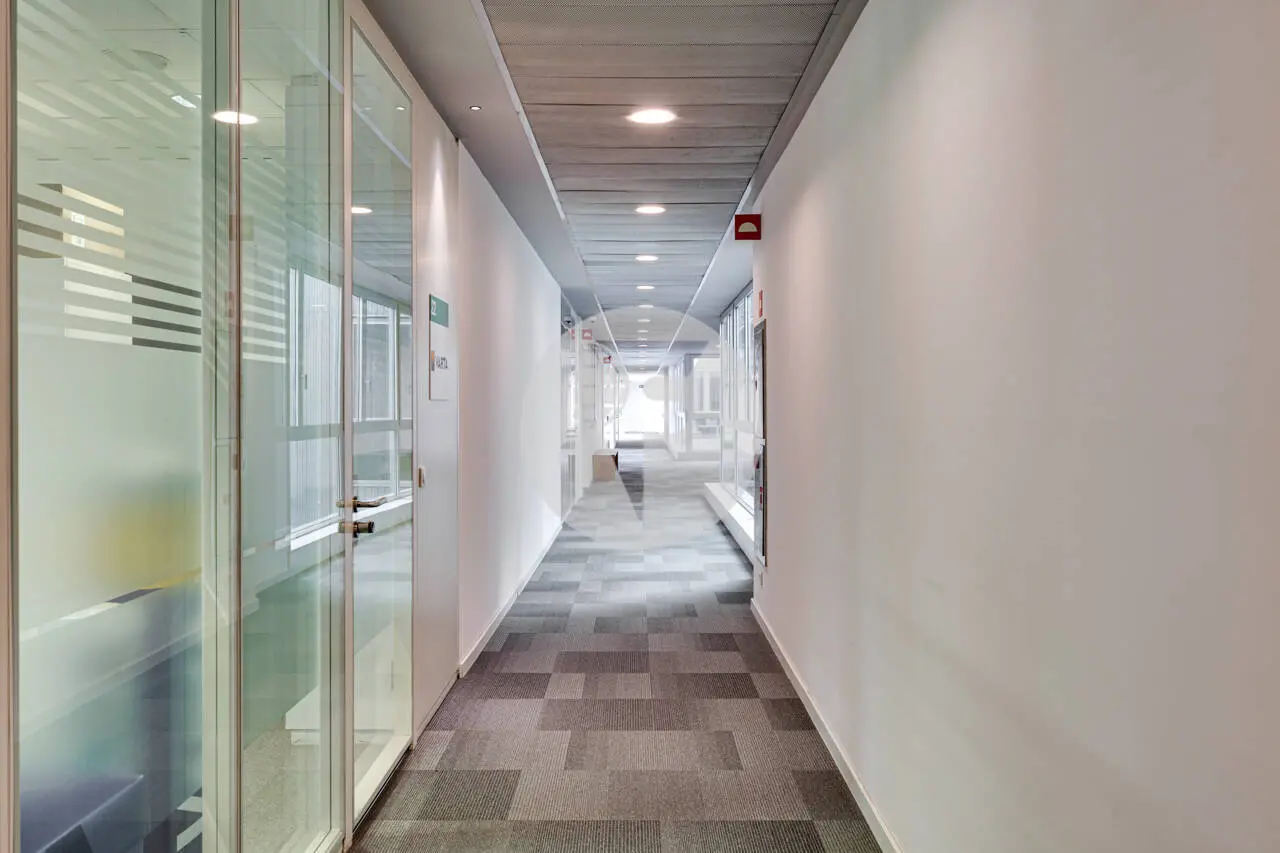 OFICINA DE 213 M² EN ALQUILER EN PALLARS, 22@ BARCELONA, CON ROOFTOP - imagen 28