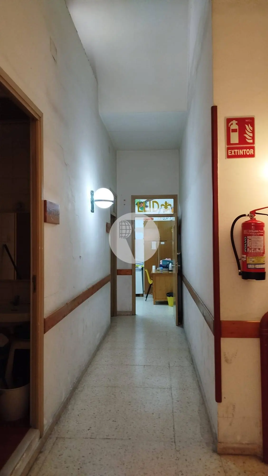 LOCAL EN ALQUILER EN POBLE-SEC CON TECHOS ALTOS Y AMPLIAS SALAS - imagen 8