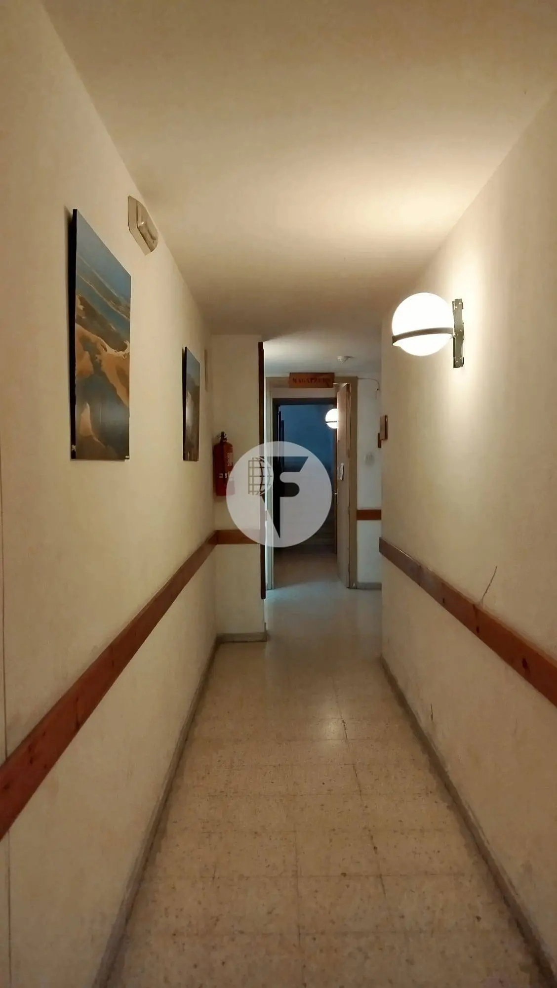 LOCAL EN ALQUILER EN POBLE-SEC CON TECHOS ALTOS Y AMPLIAS SALAS - imagen 9