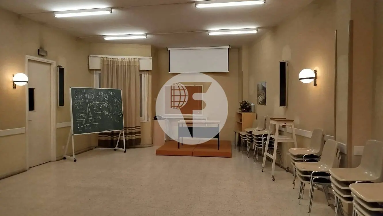 LOCAL EN ALQUILER EN POBLE-SEC CON TECHOS ALTOS Y AMPLIAS SALAS - imagen 4