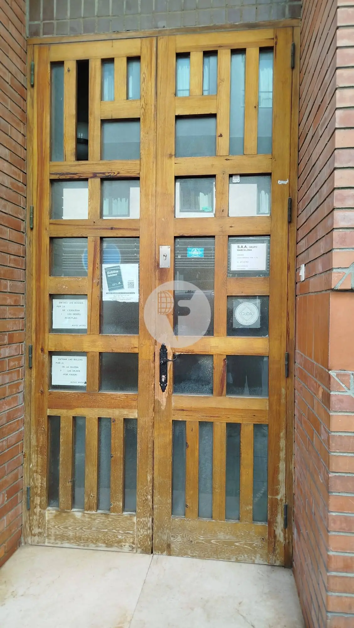 LOCAL EN ALQUILER EN POBLE-SEC CON TECHOS ALTOS Y AMPLIAS SALAS - imagen 2
