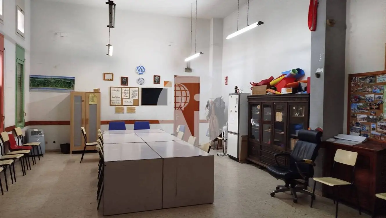 LOCAL EN ALQUILER EN POBLE-SEC CON TECHOS ALTOS Y AMPLIAS SALAS - imagen 6