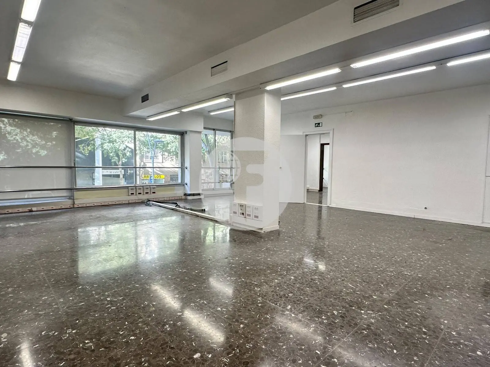 OFICINA EN ALQUILER EN COMTE BORRELL, BARCELONA, CON PARKING INCLUIDO