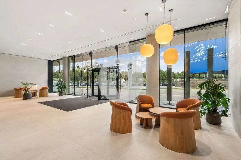OFICINA IMPLANTADA DE 922 M² EN ALQUILER EN PLZF BUSINESS HUB – ZONA FRANCA
