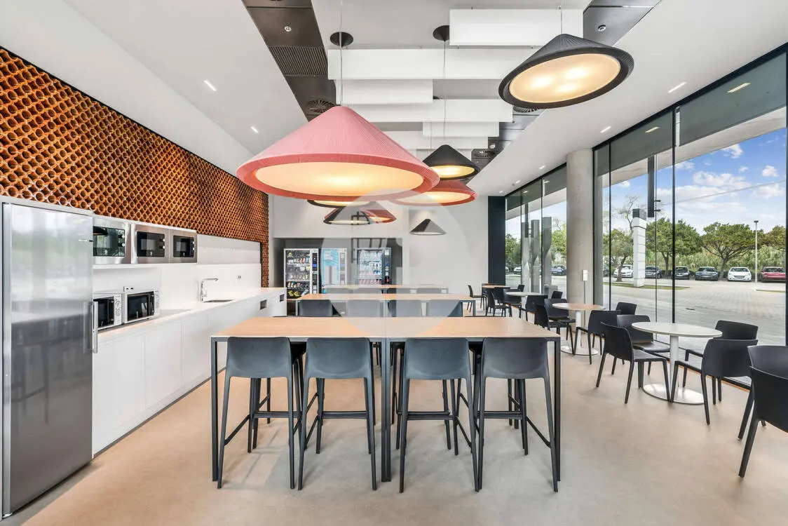 OFICINA IMPLANTADA DE 922 M² EN ALQUILER EN PLZF BUSINESS HUB – ZONA FRANCA - imagen 4