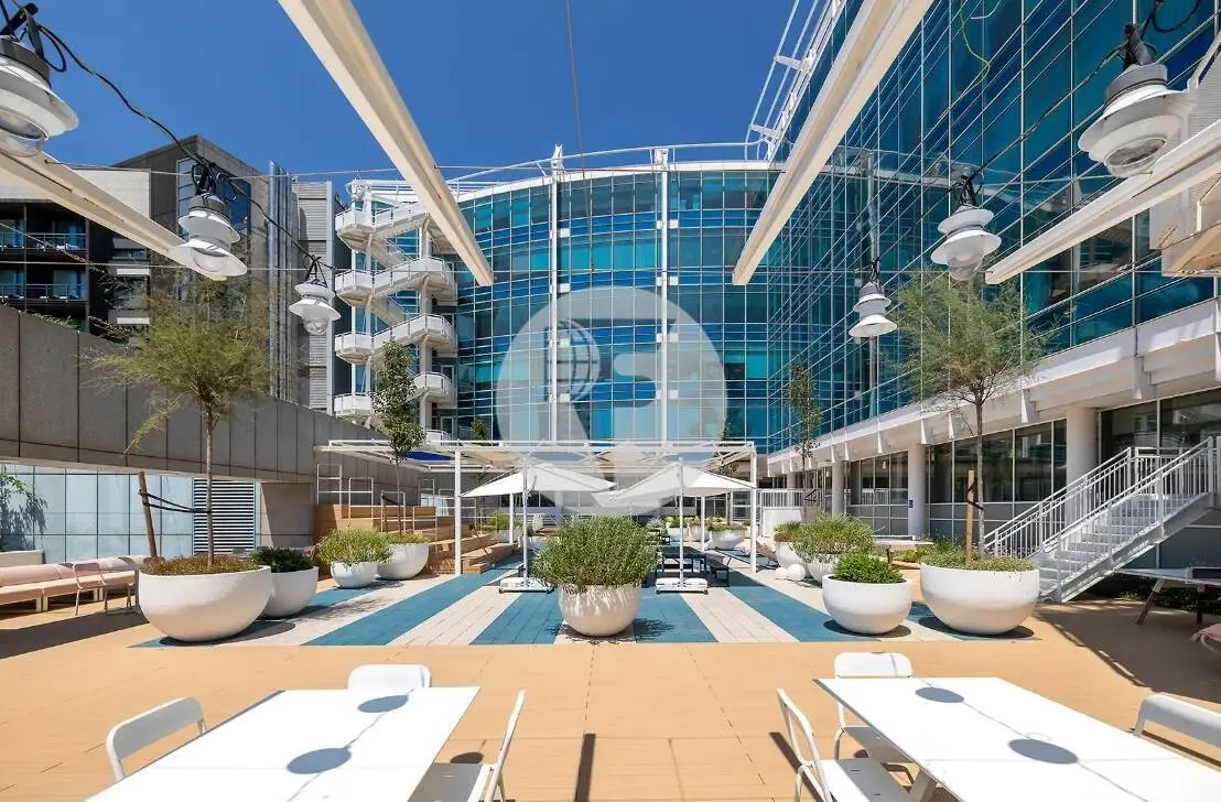 OFICINA IMPLANTADA DE 1.000 M² EN BLUE BUILDING, JUNTO AL MAR Y AL 22@ - imagen 6