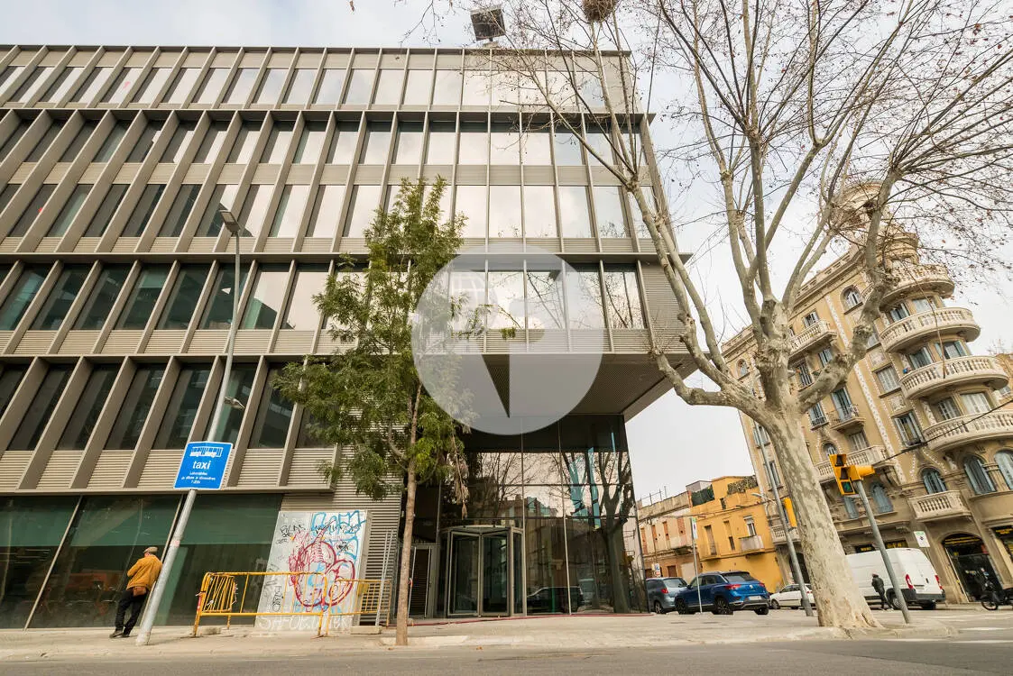 Oficina de lloguer al districte 22@Barcelona. Edifici Diagrame. C. Pere IV. 13