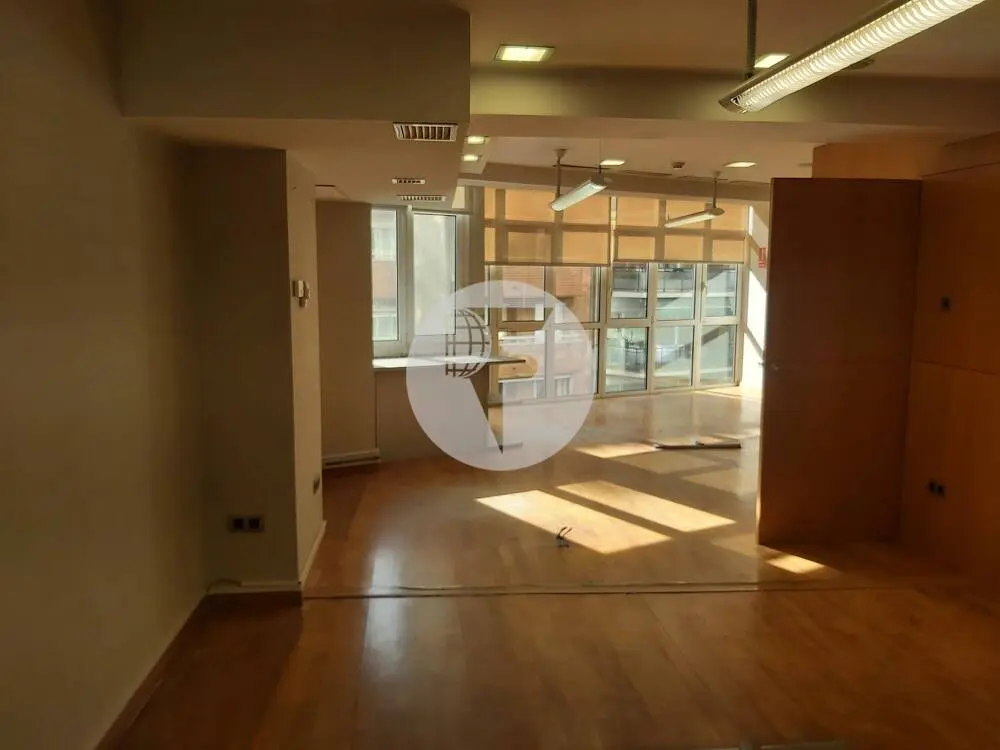 Oficina exterior y luminosa en alquiler en la av. Diagonal. Barcelona 13