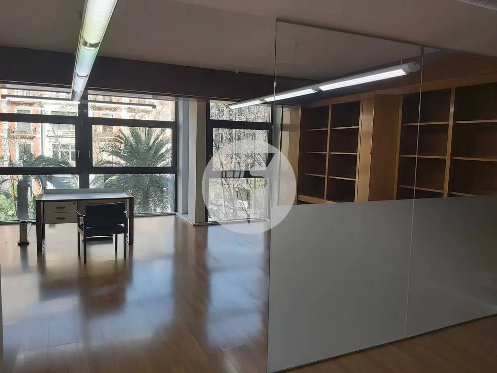 Oficina exterior i lluminosa de lloguer a l'Av. Diagonal. Barcelona 3