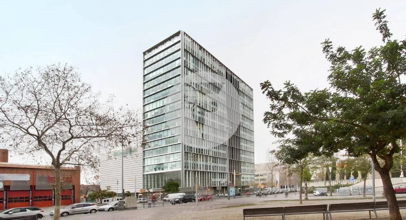 Oficina diàfana i lluminosa de lloguer a Torre Meridian. Barcelona 12