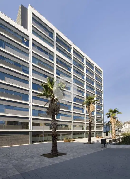 Oficina diàfana i lluminosa en vistes panoràmiques al 22@Barcelona. C.Llacuna 20