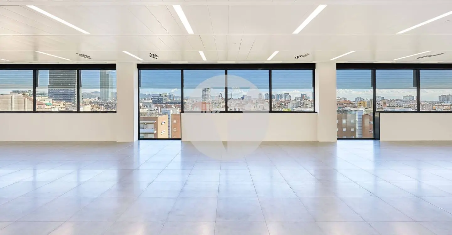 Oficina diàfana i lluminosa en vistes panoràmiques al 22@Barcelona. C.Llacuna 6