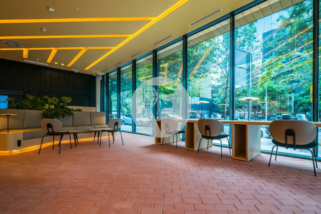 Oficina lluminosa amb terrassa privativa en nou edifici. 22@Barcelona 10