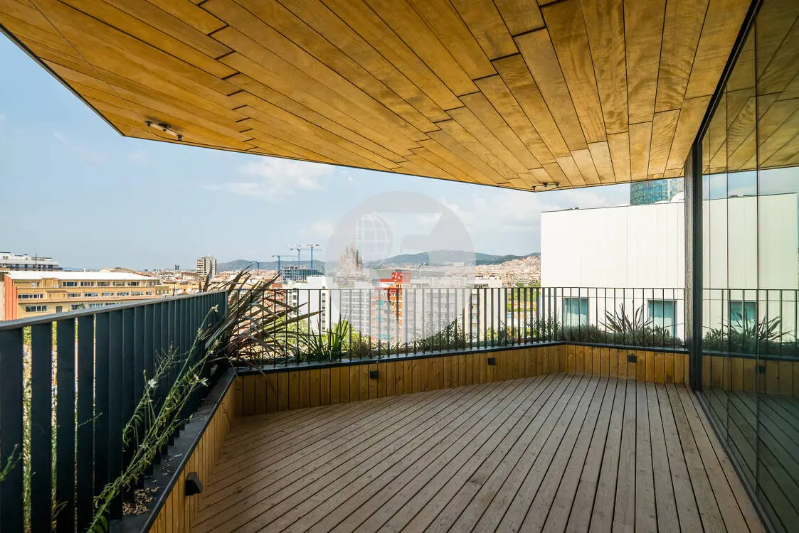 Oficina disponible amb terrassa privativa al 22@ Barcelona. C. Tanger. 11