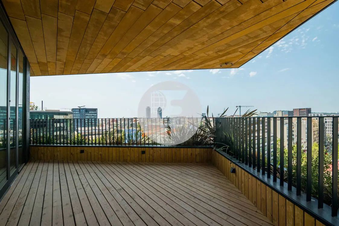 Oficina disponible amb terrassa privativa al 22@ Barcelona. C. Tanger. 12