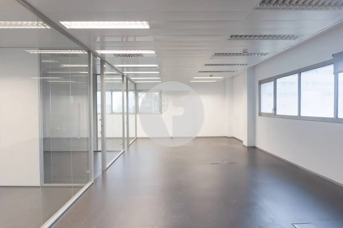 Oficina implantada en alquiler en nuevo edificio de oficinas. Sant Cugat del Vallés. 18