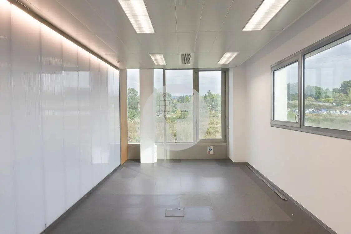 Oficina implantada en alquiler en nuevo edificio de oficinas. Sant Cugat del Vallés. 12