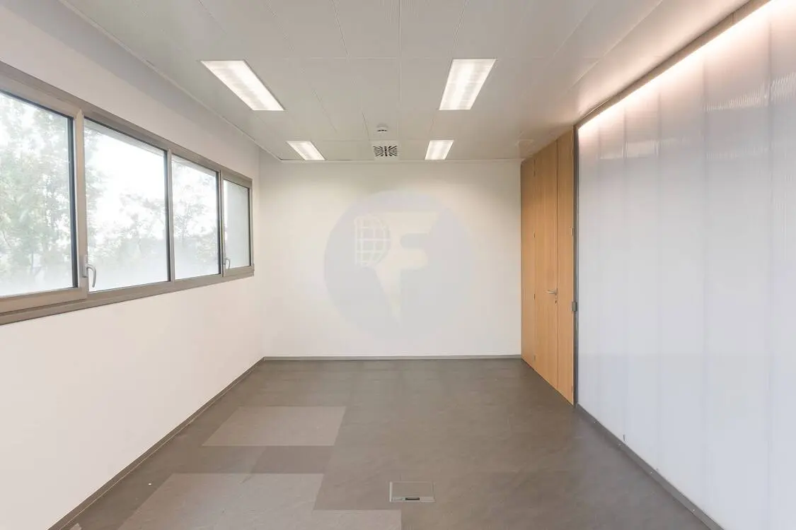 Oficina implantada en alquiler en nuevo edificio de oficinas. Sant Cugat del Vallés. 15