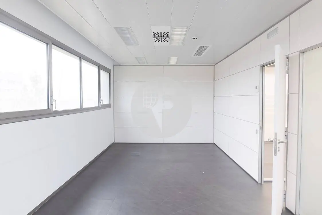 Oficina implantada en alquiler en nuevo edificio de oficinas. Sant Cugat del Vallés. 16