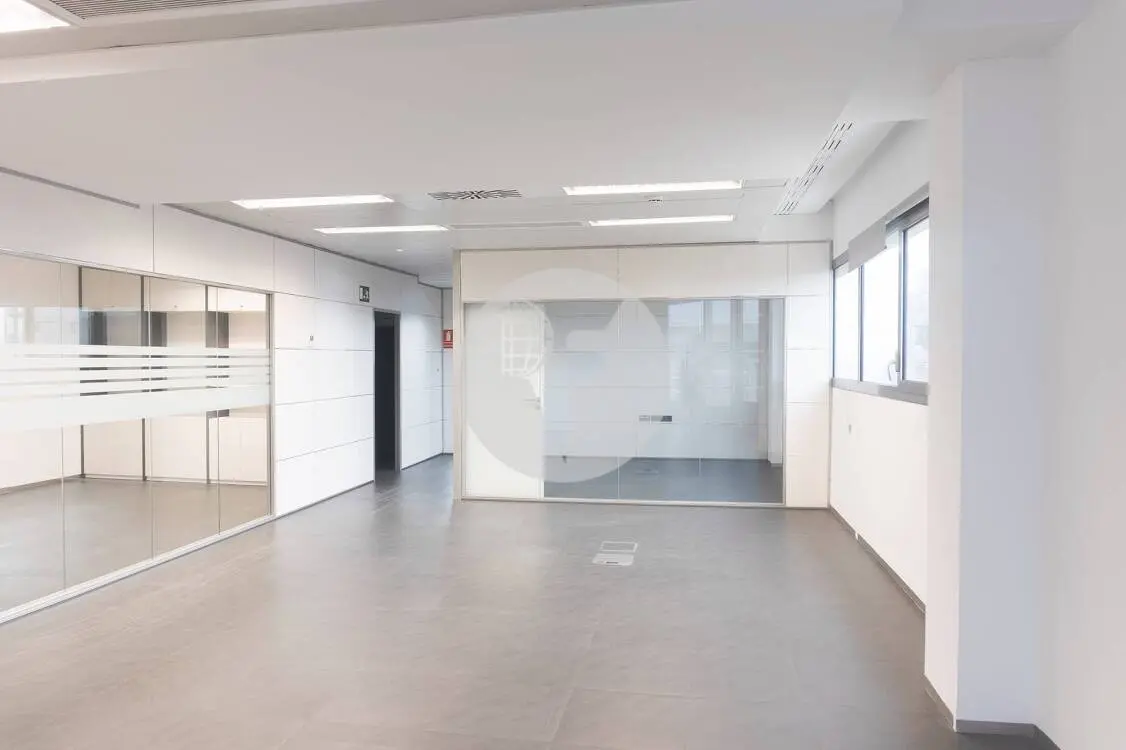 Oficina implantada en edificio de obra nueva en Can Sant Joan. Sant Cugat del Vallés. 5
