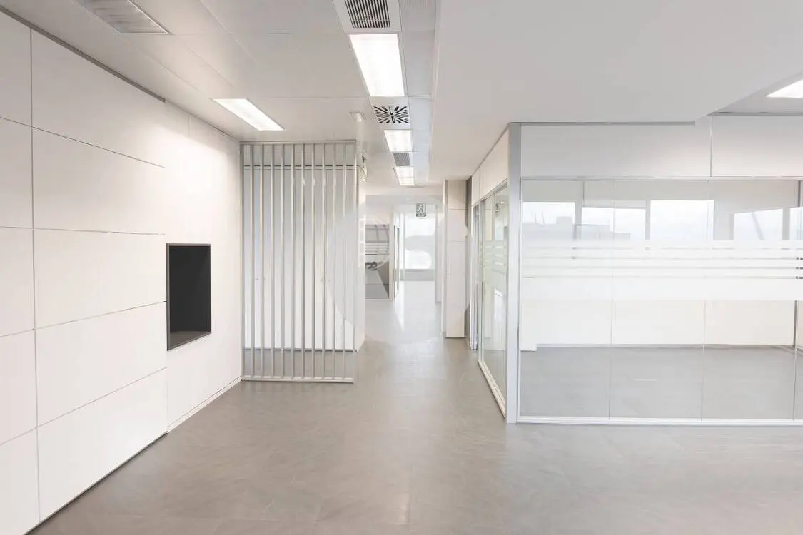 Oficina implantada a edifici d'obra nova a Can Sant Joan. Sant Cugat del Vallès. 6