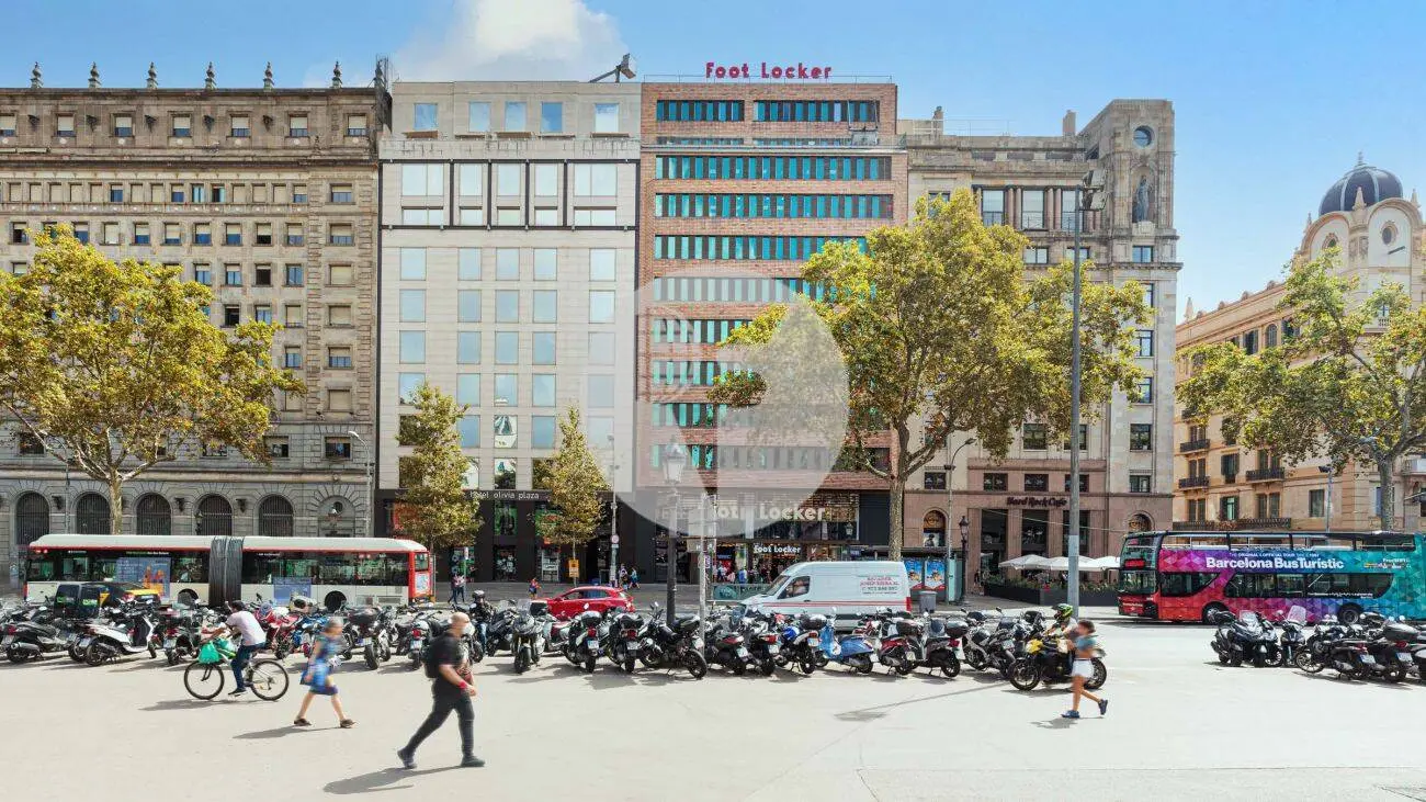 Oficina lluminosa i cèntrica de lloguer a Barcelona. Pl. Catalunya. 9