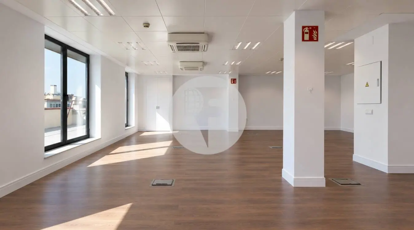 ÁTICO DE OFICINAS EN ALQUILER EN GRAN VIA, A DOS MANZANAS DE PASSEIG DE GRÀCIA - imagen 4