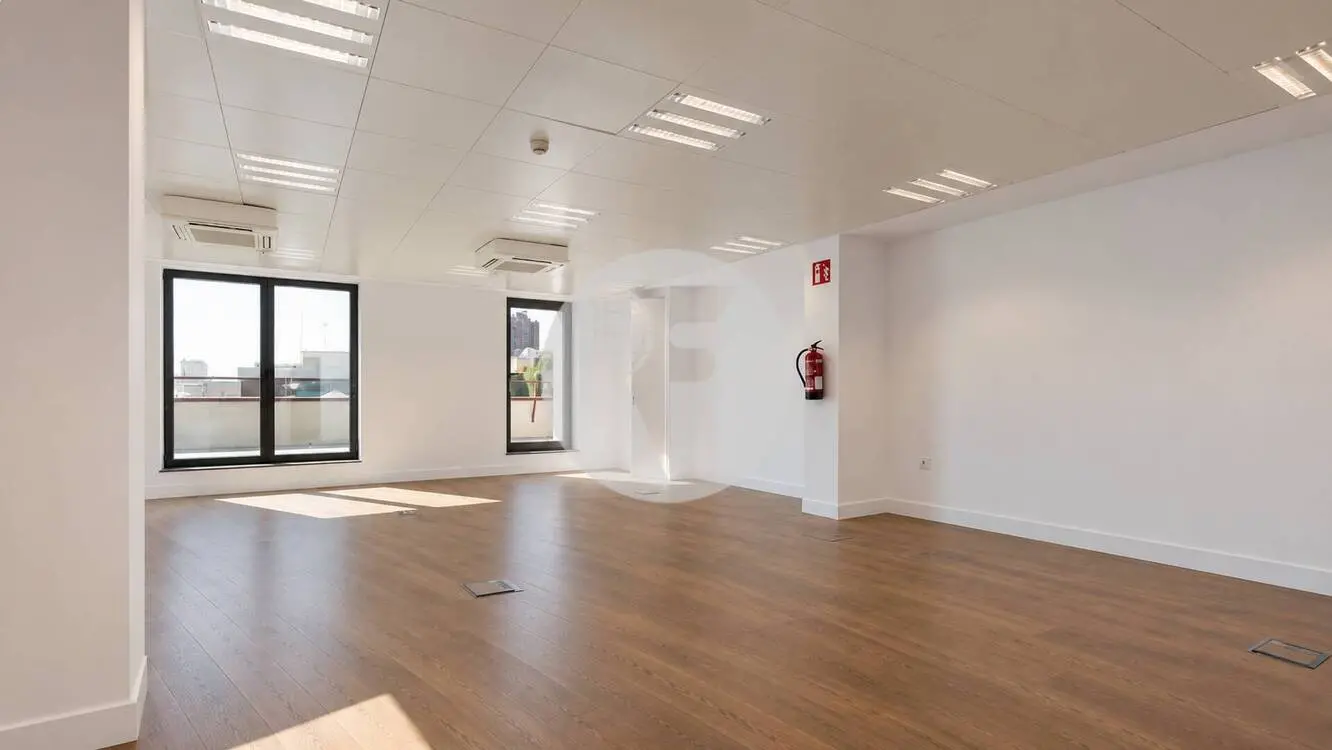 ÁTICO DE OFICINAS EN ALQUILER EN GRAN VIA, A DOS MANZANAS DE PASSEIG DE GRÀCIA - imagen 5