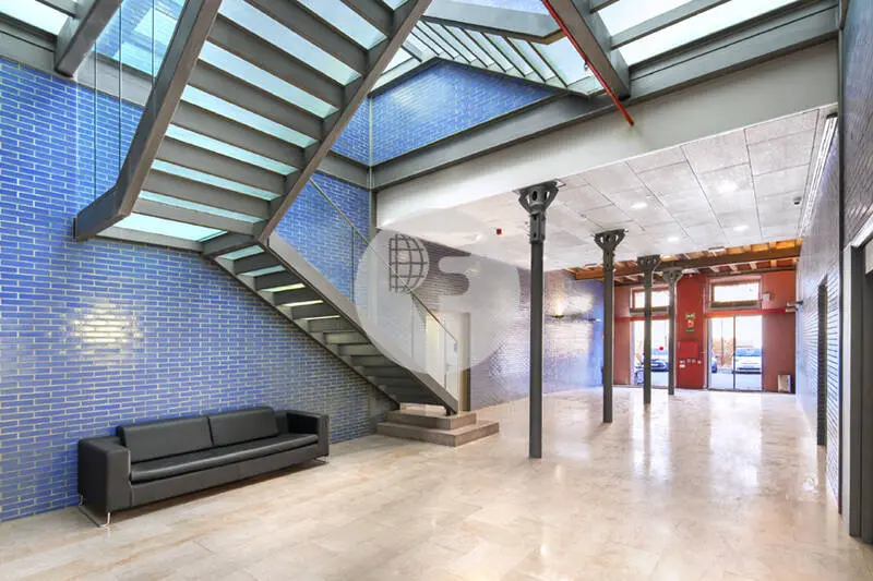 Oficinas en alquiler junto a Colonia Güell | Edificio corporativo singular con excelente conexión a Barcelona - imagen 17