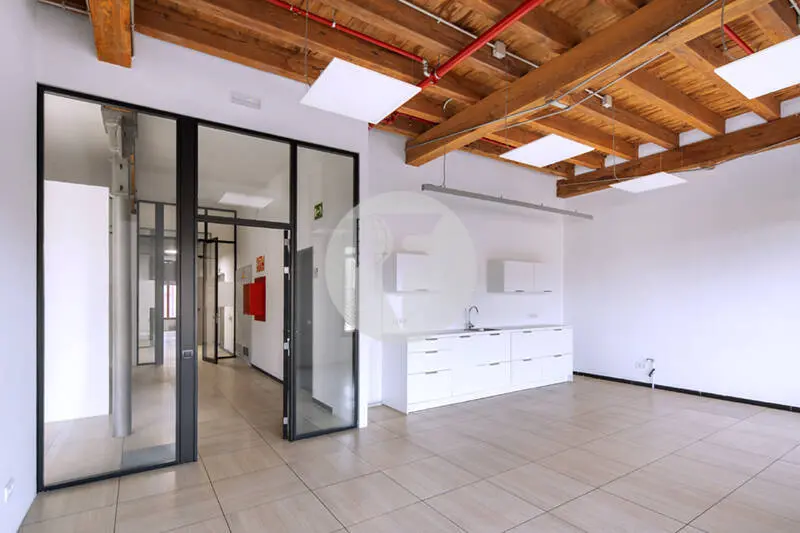 Oficinas en alquiler junto a Colonia Güell | Edificio corporativo singular con excelente conexión a Barcelona - imagen 4