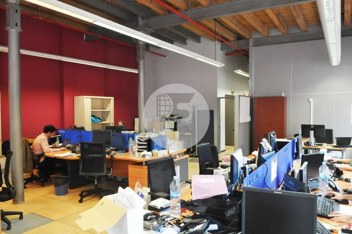 Oficinas en alquiler junto a Colonia Güell | Edificio corporativo singular con excelente conexión a Barcelona - imagen 11
