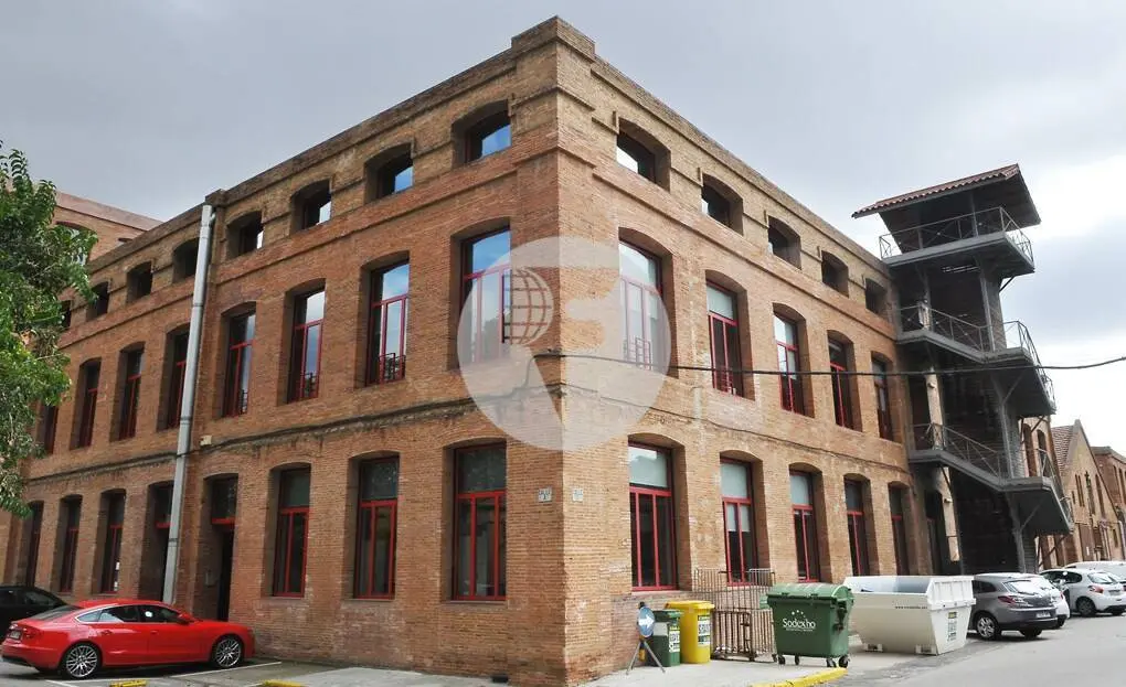 Oficinas en alquiler junto a Colonia Güell | Edificio corporativo singular con excelente conexión a Barcelona - imagen 3