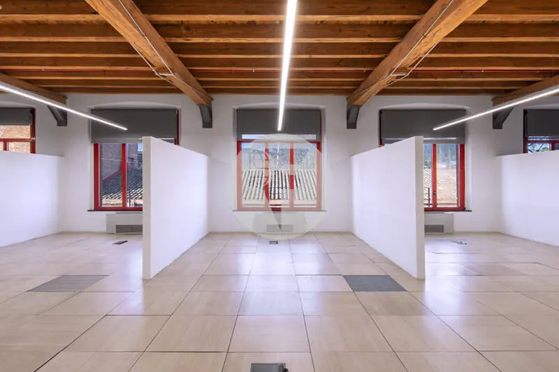 Oficinas en alquiler junto a Colonia Güell | Edificio corporativo singular con excelente conexión a Barcelona