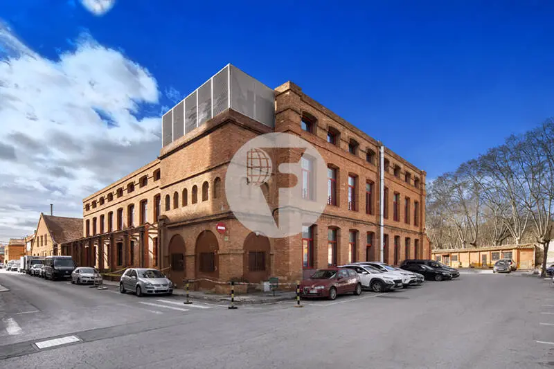 Oficinas en alquiler junto a Colonia Güell | Edificio corporativo singular con excelente conexión a Barcelona - imagen 15