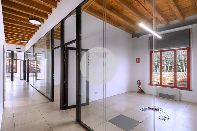 Oficinas en alquiler junto a Colonia Güell | Edificio corporativo singular con excelente conexión a Barcelona - imagen 23
