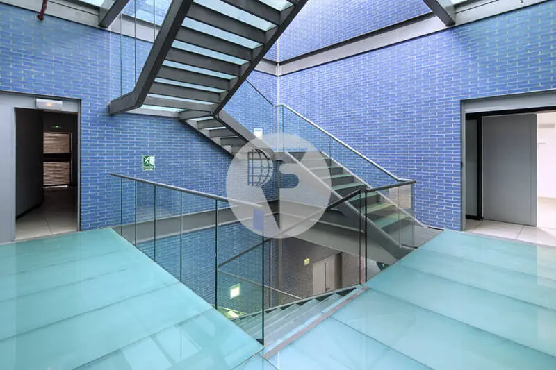 Oficinas en alquiler junto a Colonia Güell | Edificio corporativo singular con excelente conexión a Barcelona - imagen 27
