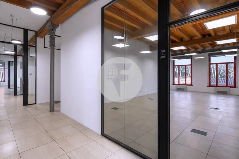 Oficinas en alquiler junto a Colonia Güell | Edificio corporativo singular con excelente conexión a Barcelona - imagen 21