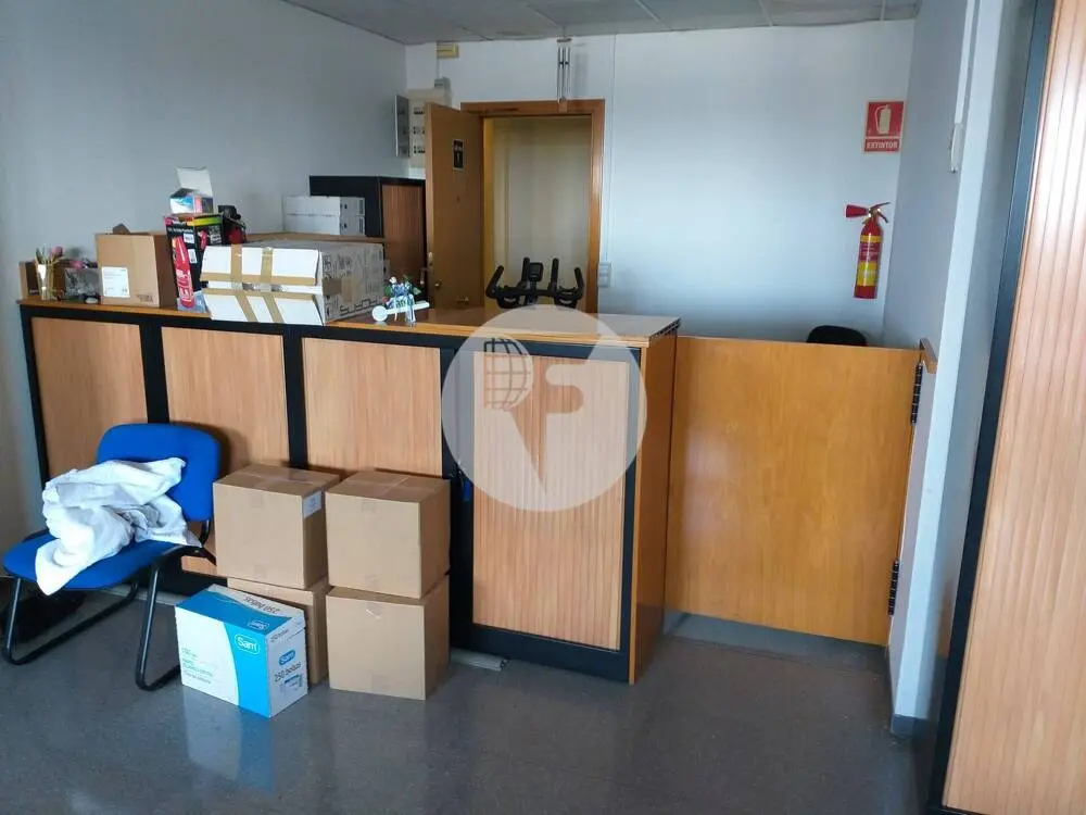 Oficina exterior moblada en venda a Mollet del Vallès. 2