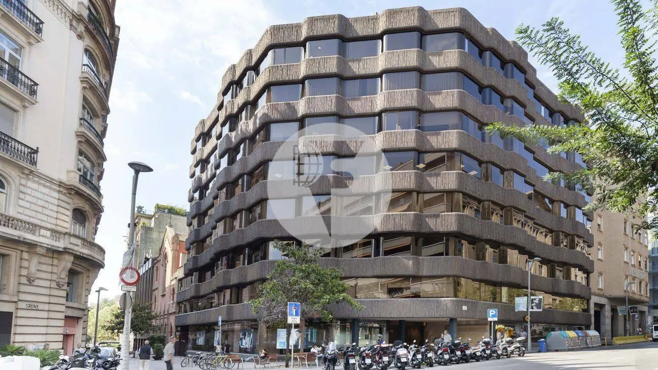 Oficina disponible en la calle Aribau con la calle Bon Pastor, a pocos metros de la Avenida Diagonal. Barcelona. 9