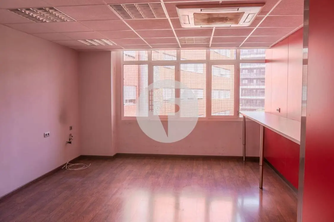Oficina exterior i lluminosa en lloguer o venda. Gran Via de les Corts Catalanes. Barcelona 21