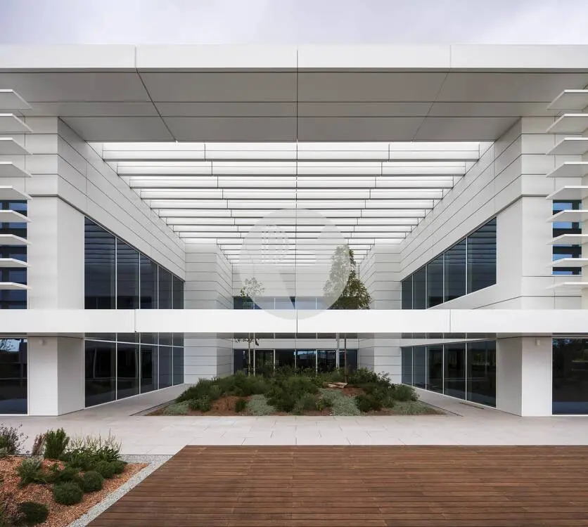 Edifici d'oficines amb gran terrassa a Av Gran Via de l'Hospitalet de Llobregat . 14