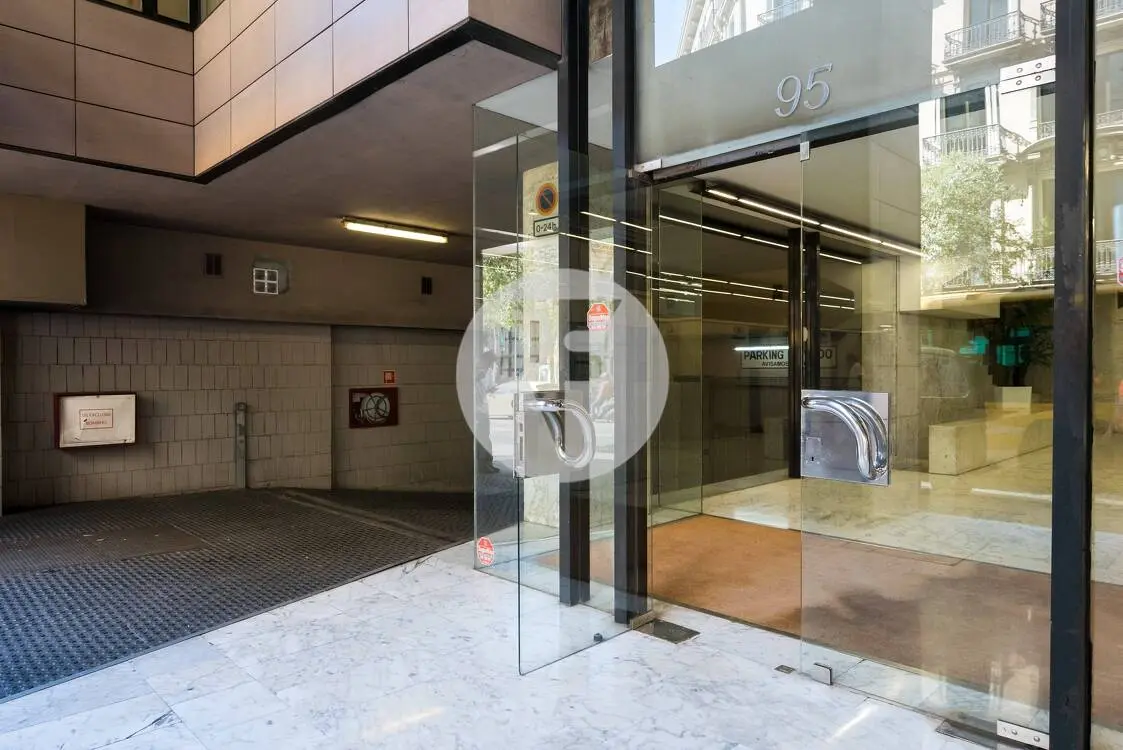 Oficina de lloguer al centre de Barcelona. C. Pau Claris 3