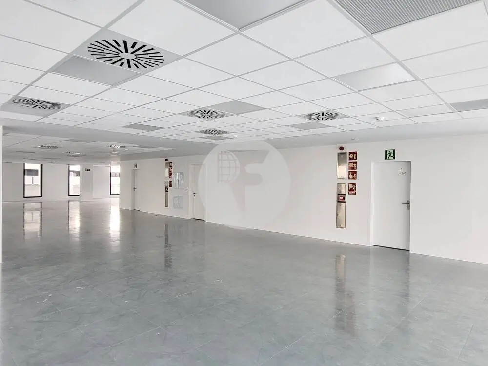 Oficina en venda en edifici corporatiu al Pg. de la Zona Franca. Barcelona 18