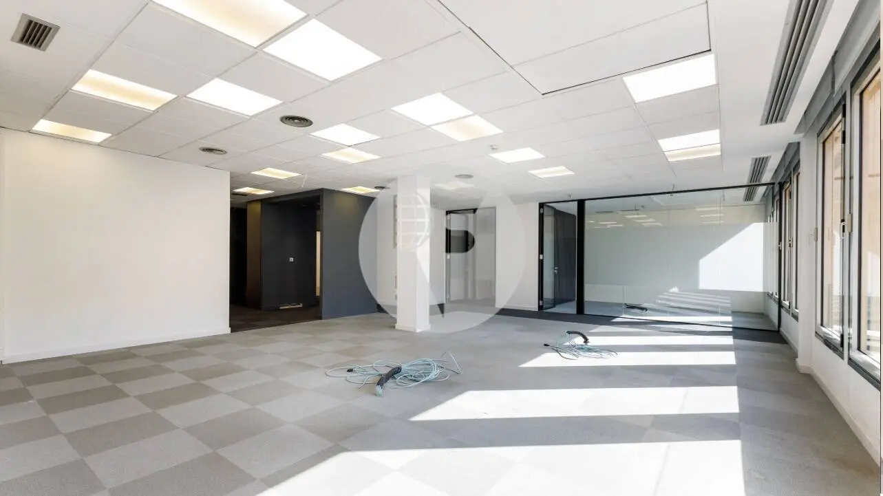 OFICINA EN ALQUILER DE 728 M² EN DIPUTACIÓ, EIXAMPLE, CON LUZ NATURAL Y PARKING EN EL EDIFICIO - imagen 2