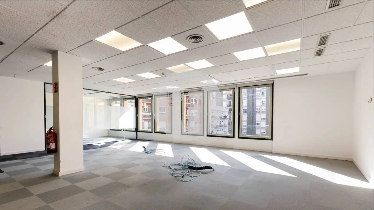 OFICINA EN ALQUILER DE 728 M² EN DIPUTACIÓ, EIXAMPLE, CON LUZ NATURAL Y PARKING EN EL EDIFICIO - imagen 7