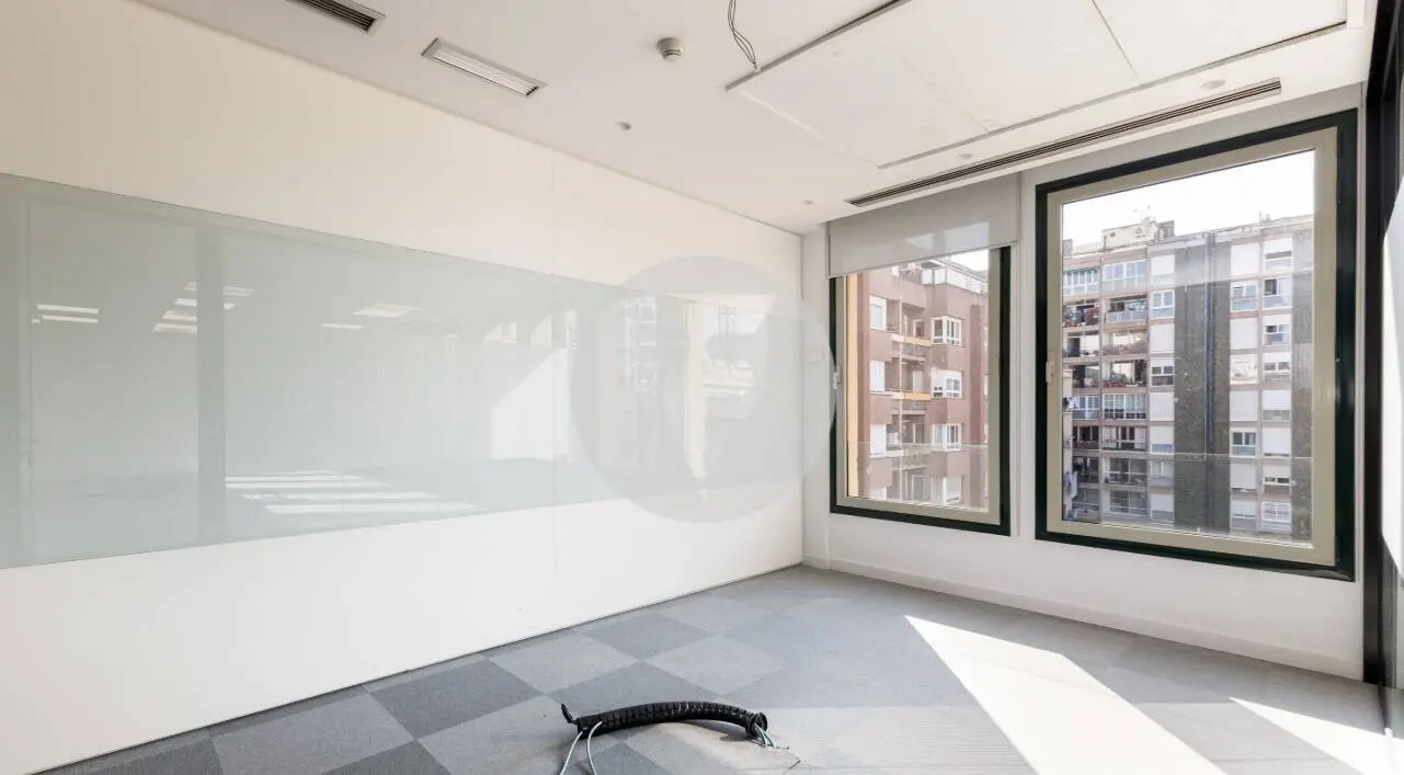 OFICINA EN ALQUILER DE 728 M² EN DIPUTACIÓ, EIXAMPLE, CON LUZ NATURAL Y PARKING EN EL EDIFICIO - imagen 4