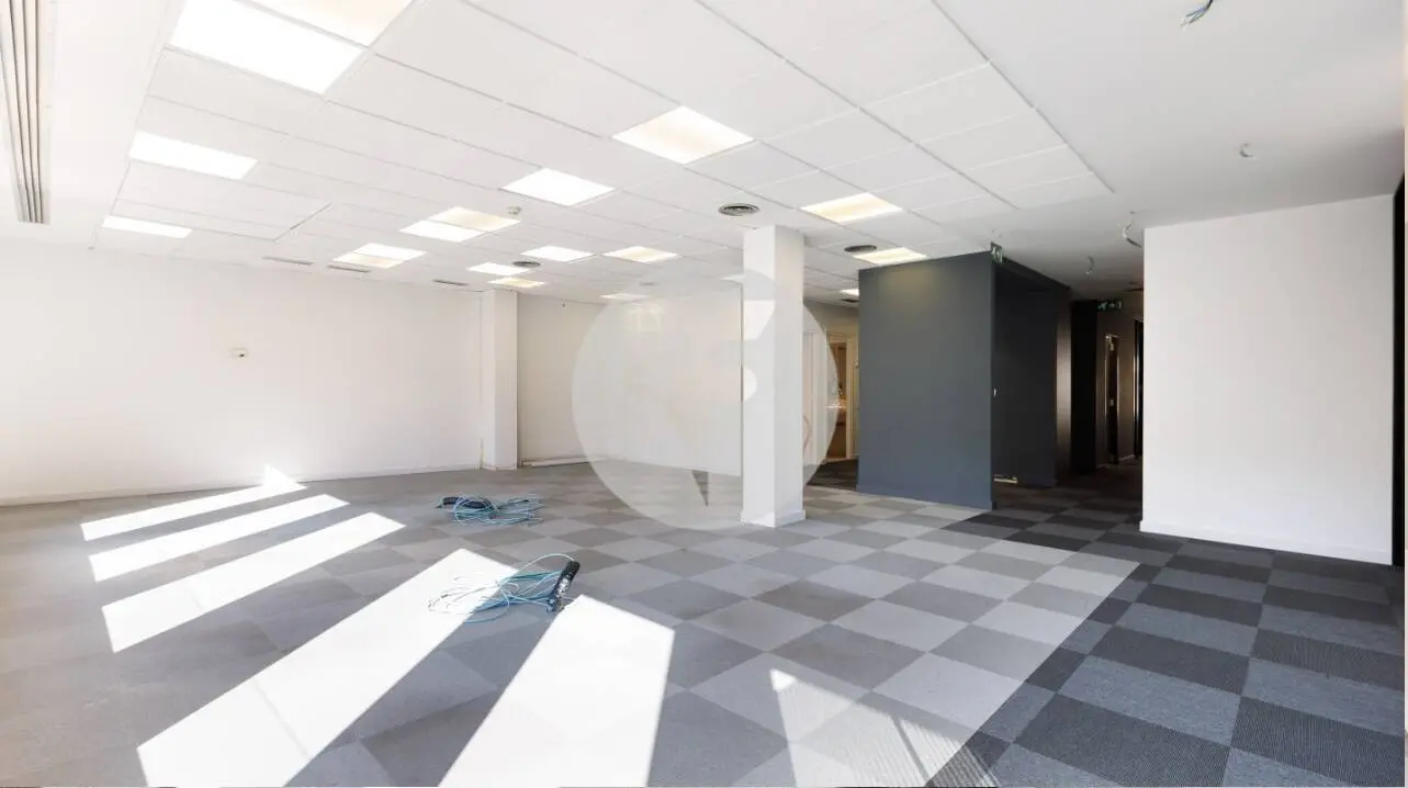 OFICINA EN ALQUILER DE 728 M² EN DIPUTACIÓ, EIXAMPLE, CON LUZ NATURAL Y PARKING EN EL EDIFICIO - imagen 6